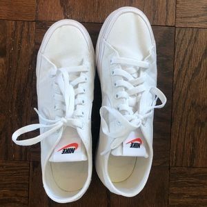 Nike low tops canvas skate shoes